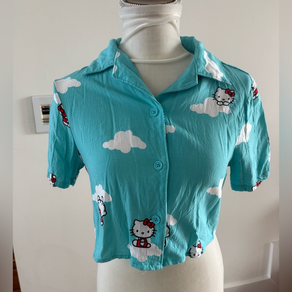 Hello Kitty Sanrio Button-Up Collared T-Shirt Size Extra Small Blue Clouds Sky